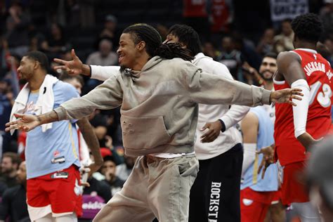 Ja Morant hypes up Grizzlies crowd as fan